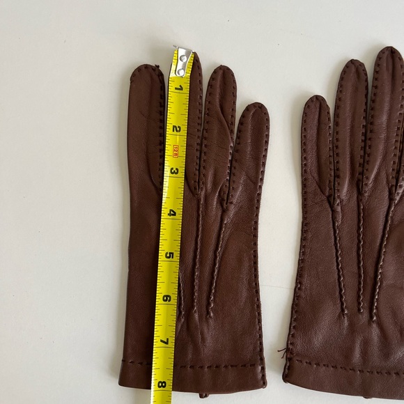 Women’s Brown Leather Gloves, Small
No lining, soft, stitching, great condition - Picture 3 of 4